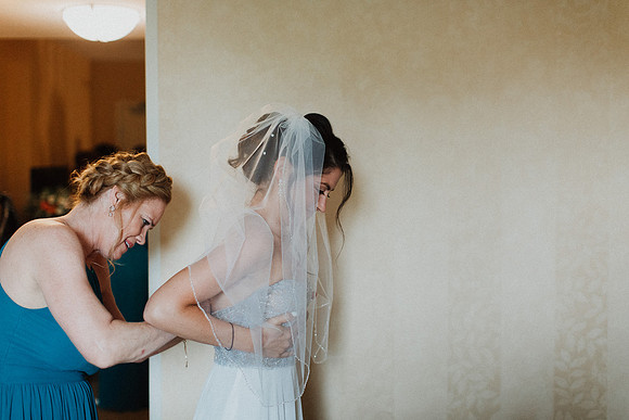 Christine-Vinny-Getting-Ready-090