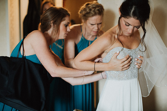 Christine-Vinny-Getting-Ready-091